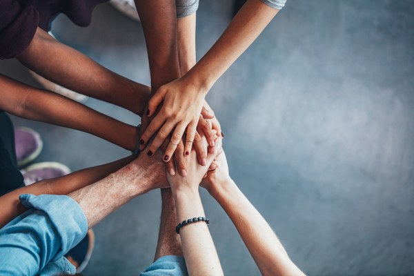 Der Schule kommt — neben der Familie — eine wichtige Rolle in der Prävention, aber auch im Umgang mit Krisen zu.