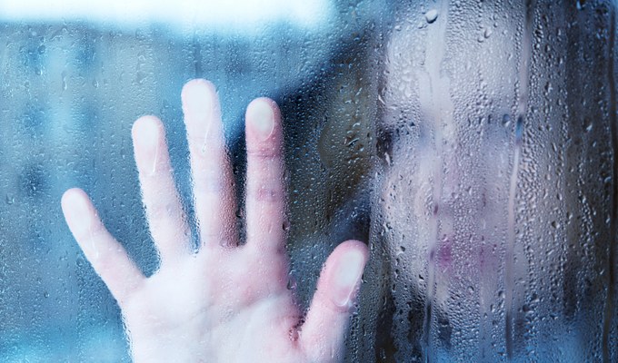 Hinter einer Selbstverletzung steckt nicht immer eine Suizidabsicht, aber in jedem Fall ein Hilferuf, der Aufmerksamkeit bedarf.